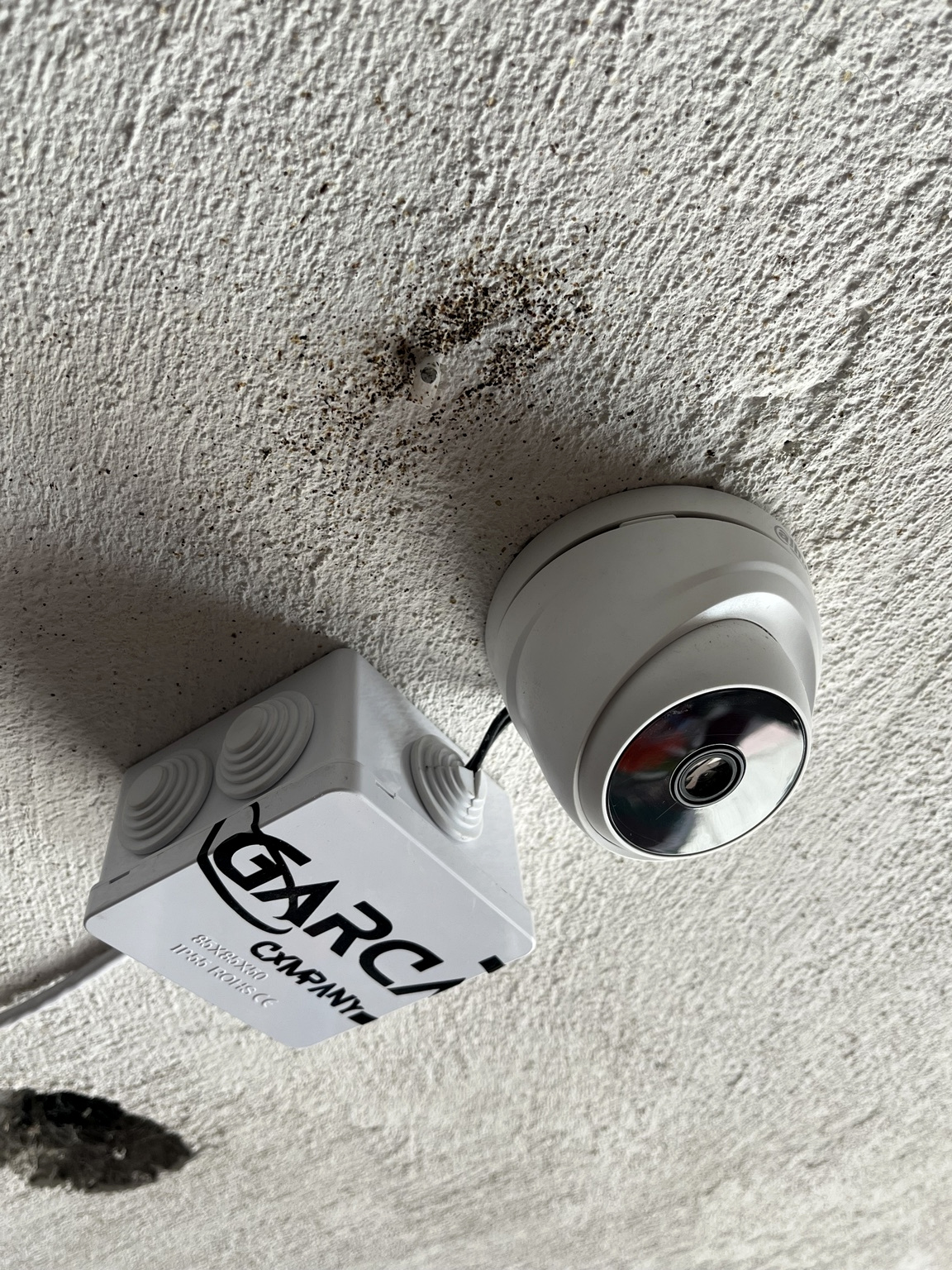 Cámara domo instalada