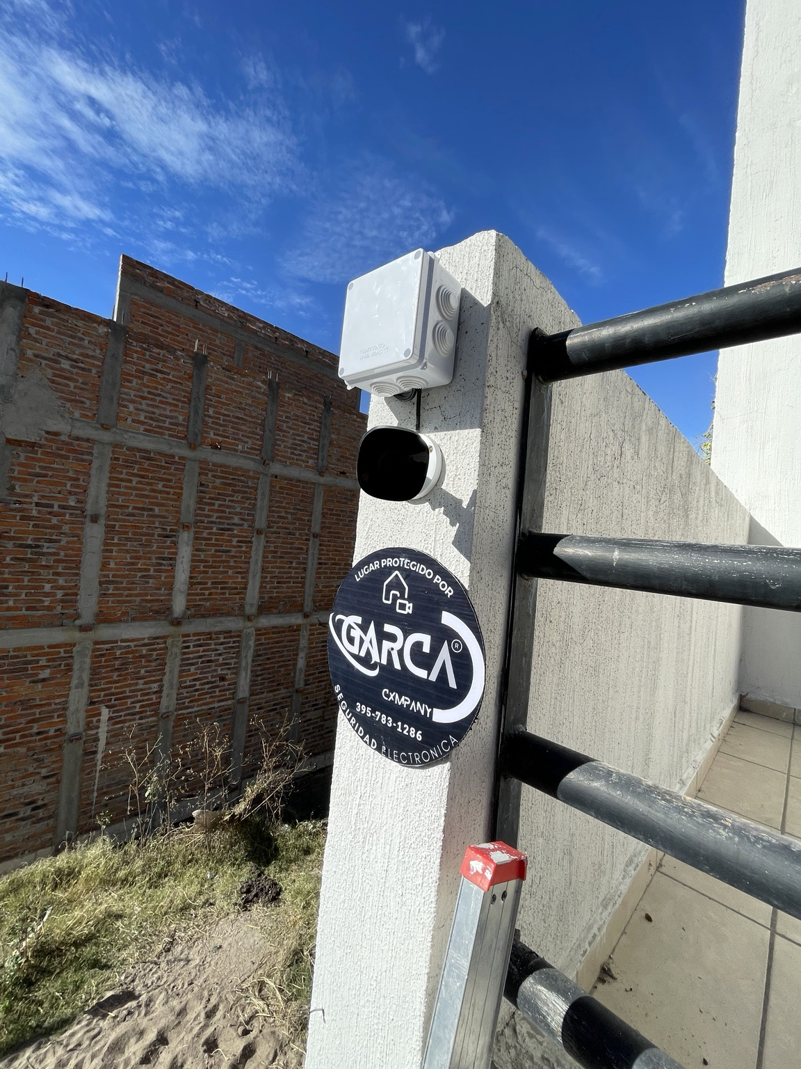 Cámara exterior en muro